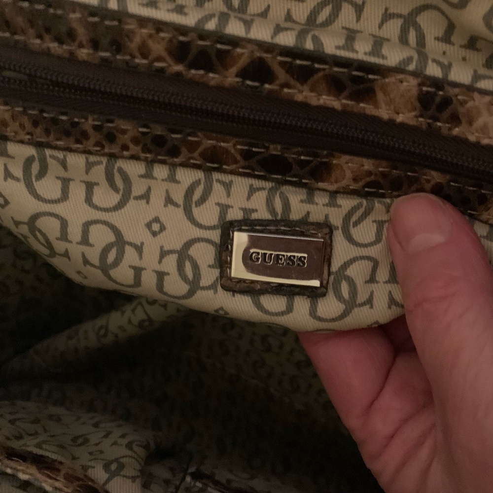 Guess purse - Picture 6 of 10